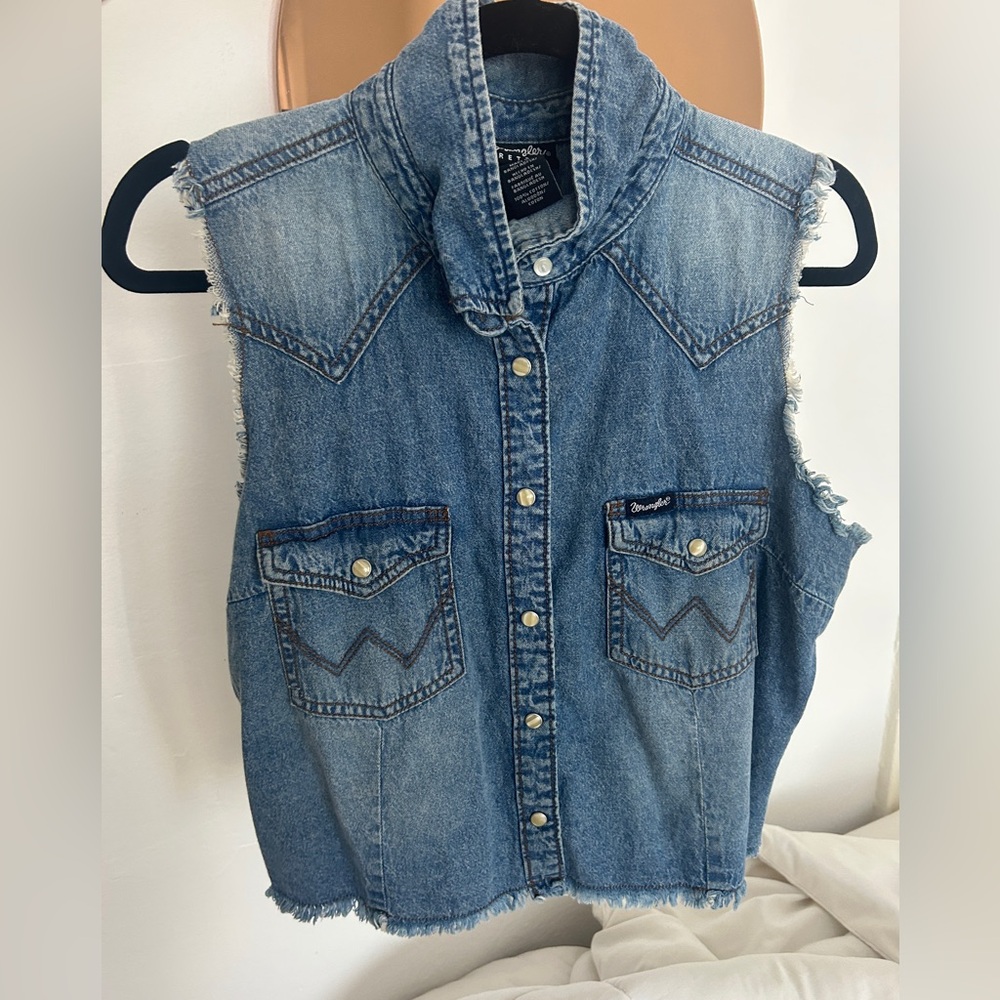 Wrangler Retro Denim Sleeveless Vest with Frayed Edges